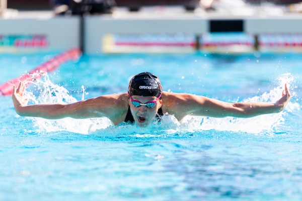 Caroline Bricker during a meet against the University of Southern California at Avery Aquatic Center on January 18. Bricker makes the Pan Pacs team following her international debut this past summer in Singapore. (Photo: MATTHEW HUANG/ISI Photos)