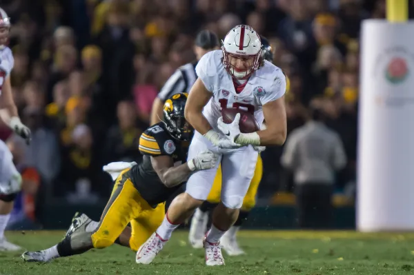 Austin Hooper during the 102nd Rose Bowl Game against Iowa at the Rose Bowl in January of 2016. Hooper found the end zone with an acrobatic catch for the New England Patriots in last week's game. (Photo: GRANT SHORIN/ISI Photos)