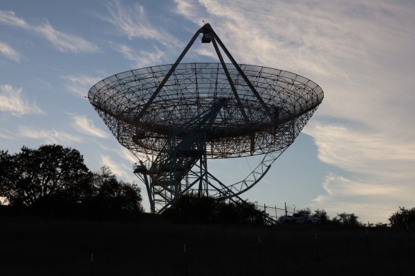 An image of a tower at the Dish. (Photo: ALEX LOZANO/The Stanford Daily)