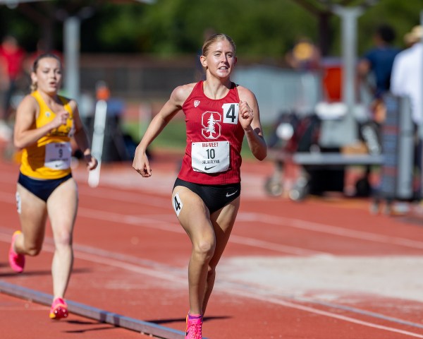 Julia Flynn during a meet against the University of California-Berkeley at Cobb Track and Angell Field on April 30, 2024. Flynn helped the women's team place eighth at the Wisconsin Nuttycome Invite. (Photo: John Lozano/ISI Photos)