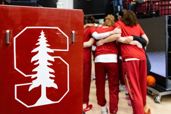The Stanford women’s basketball team before a game against Georgia Tech at Maples Pavilion on March 2. One of the best freshmen classes in program history are highly motivated as their season kicks off. (Photo: MATTHEW HUANG/ISI Photos)