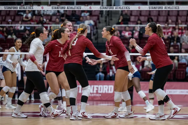 Elia Rubin, Logan Parks, Anna Pringle and Jordyn Harvey during a game against Georgia Institute of Technology at Maples Pavilion on Nov. 26. (Photo: KAREN HICKEY/ISI Photos)