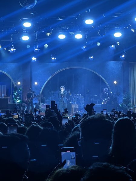 Sombr's SF show displayed his quirky, vulnerable and theatrical sides. (Photo: SOPHIA TEYOLIA/The Stanford Daily)