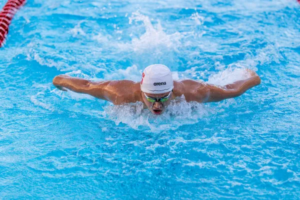 Rafael Gu during a Tri Meet vs. Arizona State University and Cal at Avery Aquatic Center on Oct. 24, 2025. Gu has put up the fastest time in the 50-Yard Freestyle this season for Stanford. (Photo: SCOTT GOULD/ISI Photos)