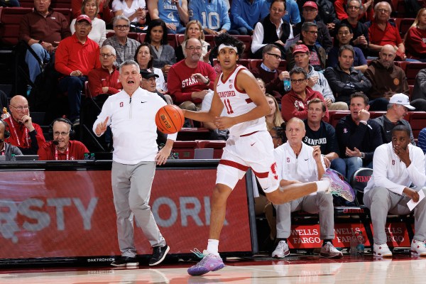 Ryan Agarwal and head coach Kyle Smith during a game against the University of North Carolina at Maples Pavilion on Jan. 14. Agarwal, along with the rest of the team, struggled in the Saturday afternoon loss to Duke. (Photo: BOB DREBIN/ISI Photos)