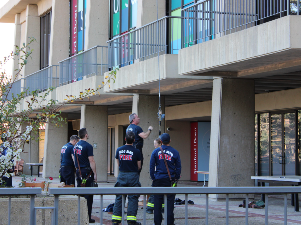 A contractor working on the roof at Stanford’s Doerr School of Sustainability fell four floors on Saturday. (Courtesy of Fabian Israel Cornejo and Dawson Bone)