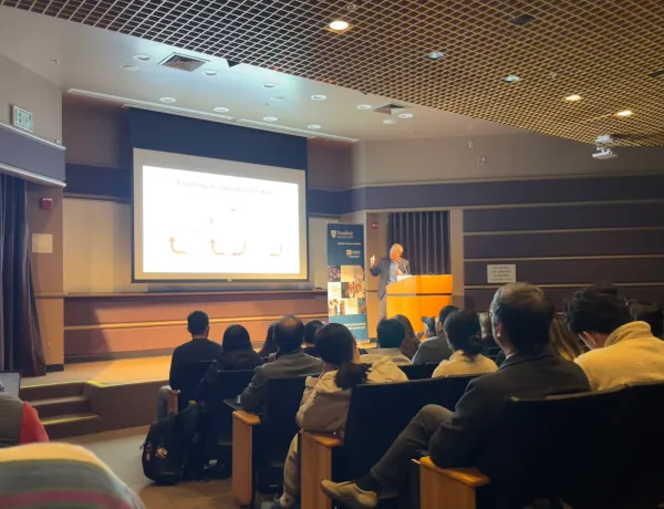 Fong discussed his lab’s research in a presentation titled “Defining Determinants of Response to Cancer Immunotherapy." (Photo: SOPHIE NGUYEN/The Stanford Daily)