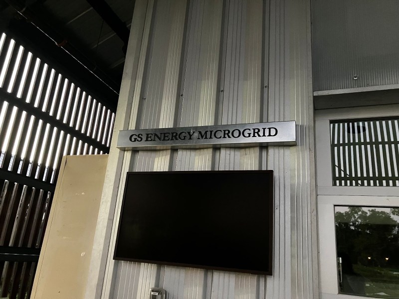 Stanford Farm transitions to “fully on-site” solar power 3 The small screen is intended to be used as an educational tool, displaying the information from the smart panel — including real-time energy usage and collection — for students and visitors to see.
Photo by Allie Skalnik