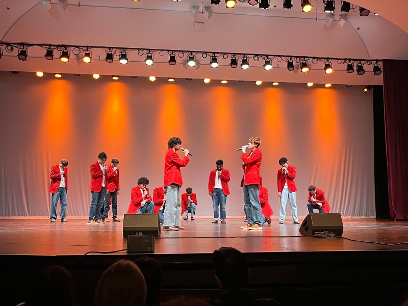 A cappella groups showcase vocal versatility at campus riff-off 1 A cappella groups showcase vocal versatility at campus riff-off