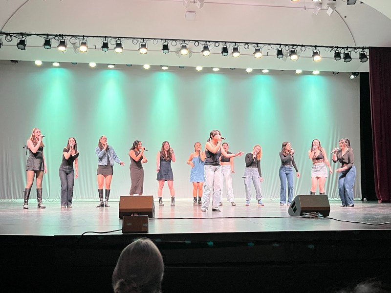 A cappella groups showcase vocal versatility at campus riff-off 4 A cappella groups showcase vocal versatility at campus riff-off