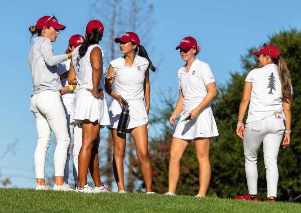 Stanford women’s golf discuss the day’s events during the Stanford Intercollegiate Golf Tournament at Stanford Golf Course on Oct. 17, 2025. The team secured its first ACC Championship on Sunday. (Photo: SCOTT GOULD/ISI Photos)
