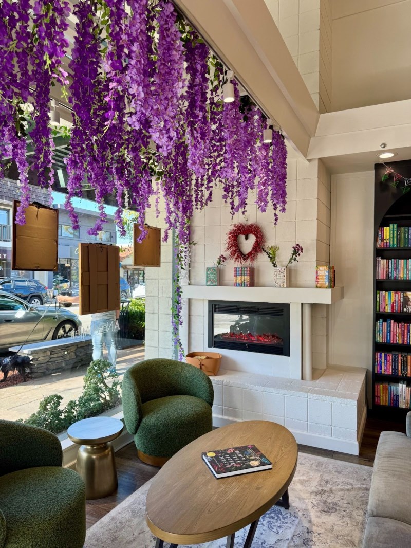 One for the Books: The Los Altos street with something for every reader 1 One for the Books: The Los Altos street with something for every reader