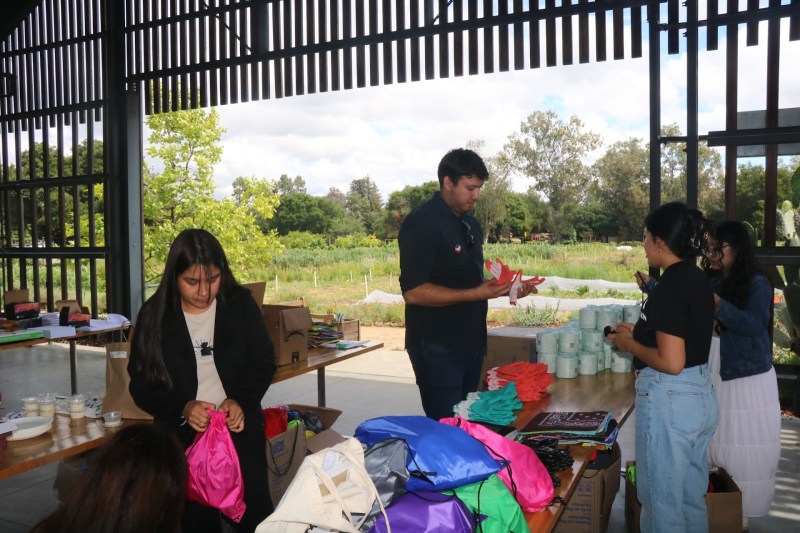 “Sí se puede!”: Students host first annual farmworker symposium 1 “Sí se puede!”: Students host first annual farmworker symposium