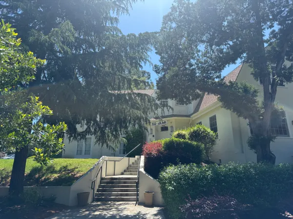 Picture of the Chi Omega house on campus.