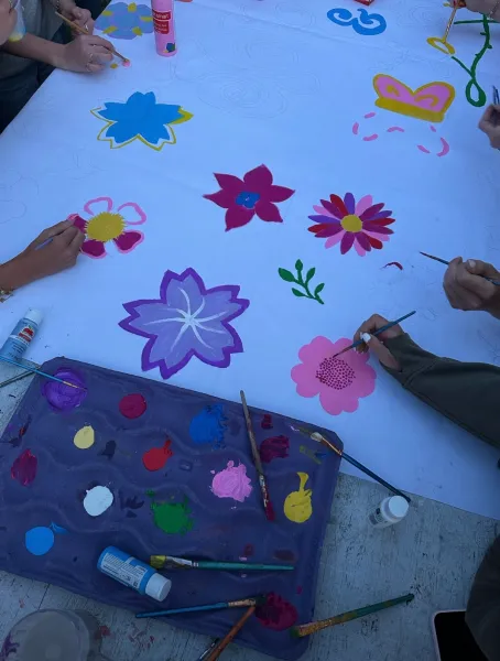 Superbloom 2026 brought together live music, art and community, as hundreds of students gathered for one of Stanford’s most anticipated spring traditions. (Photo: JACQUELINE LARSEN/The Stanford Daily)