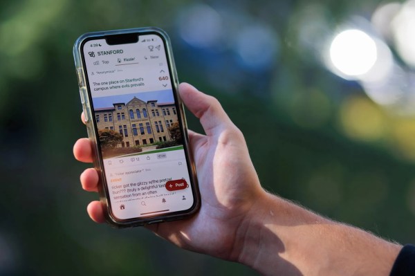 A data-inspired look into how students consume social media. (Photo: NIKOLAS LIEPINS/The Stanford Daily)