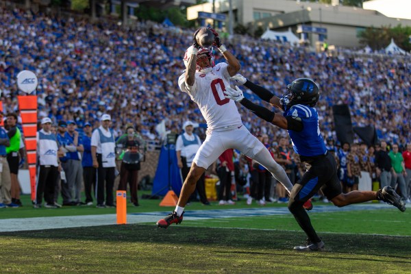 Football player catches ball.