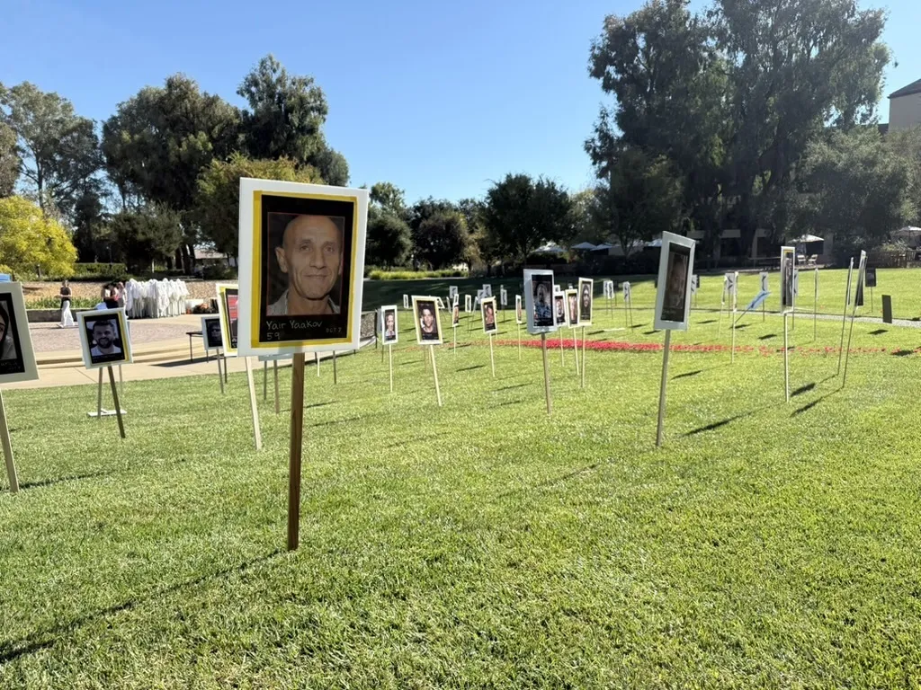 Jewish community mourns Oct. 7 with memorial, first since every hostage returned home 10 Jewish community mourns Oct. 7 with memorial, first since every hostage returned home